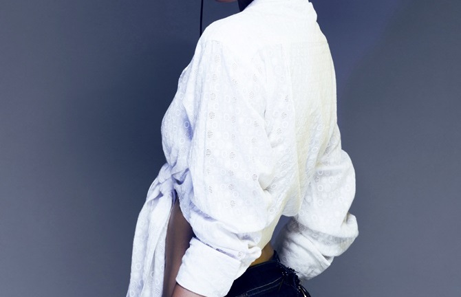 Trương Thị May diện trang phục thập niên 70 đầy cá tính